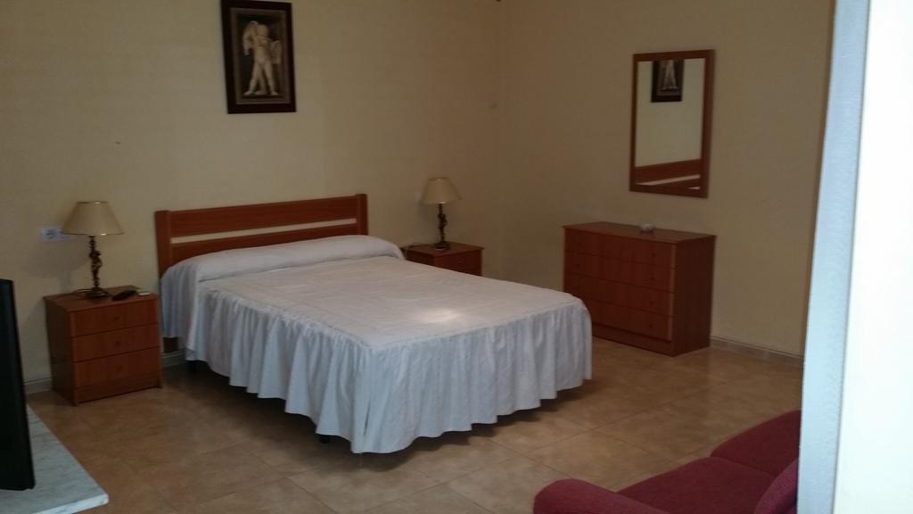 Hotel Meson El Numero Uno Antequera Chambre photo